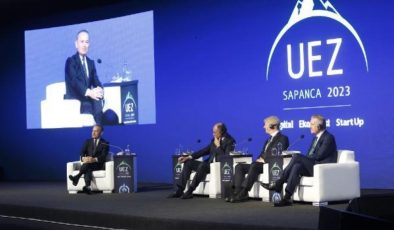 Uludağ Ekonomi Zirvesi’nde ‘Değişen Global Düzen: Avrupa Birliği ve Türkiye’nin Yeni Rolleri’ Oturumu Gerçekleştirildi