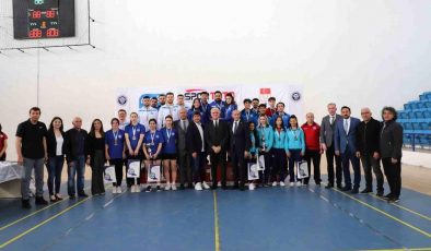 EBYÜ Spor Bilimleri Fakültesi ÜNİLİG Badminton Süper Lig müsabakalarına ev sahipliği yaptı